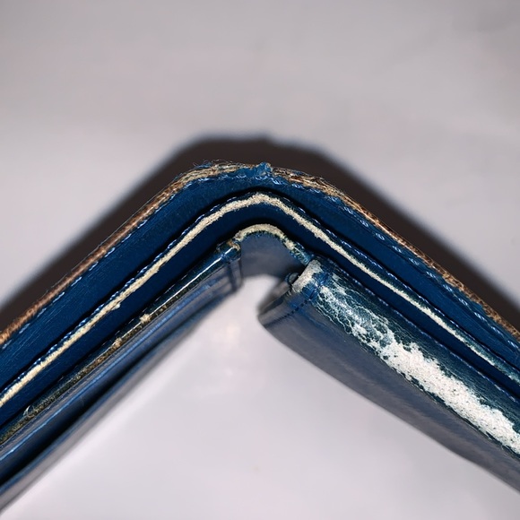 Authentic Louis Vuitton Epi Marco Wallet. Code# MI0992.  Offers are welcome 🌸 - Picture 9 of 15